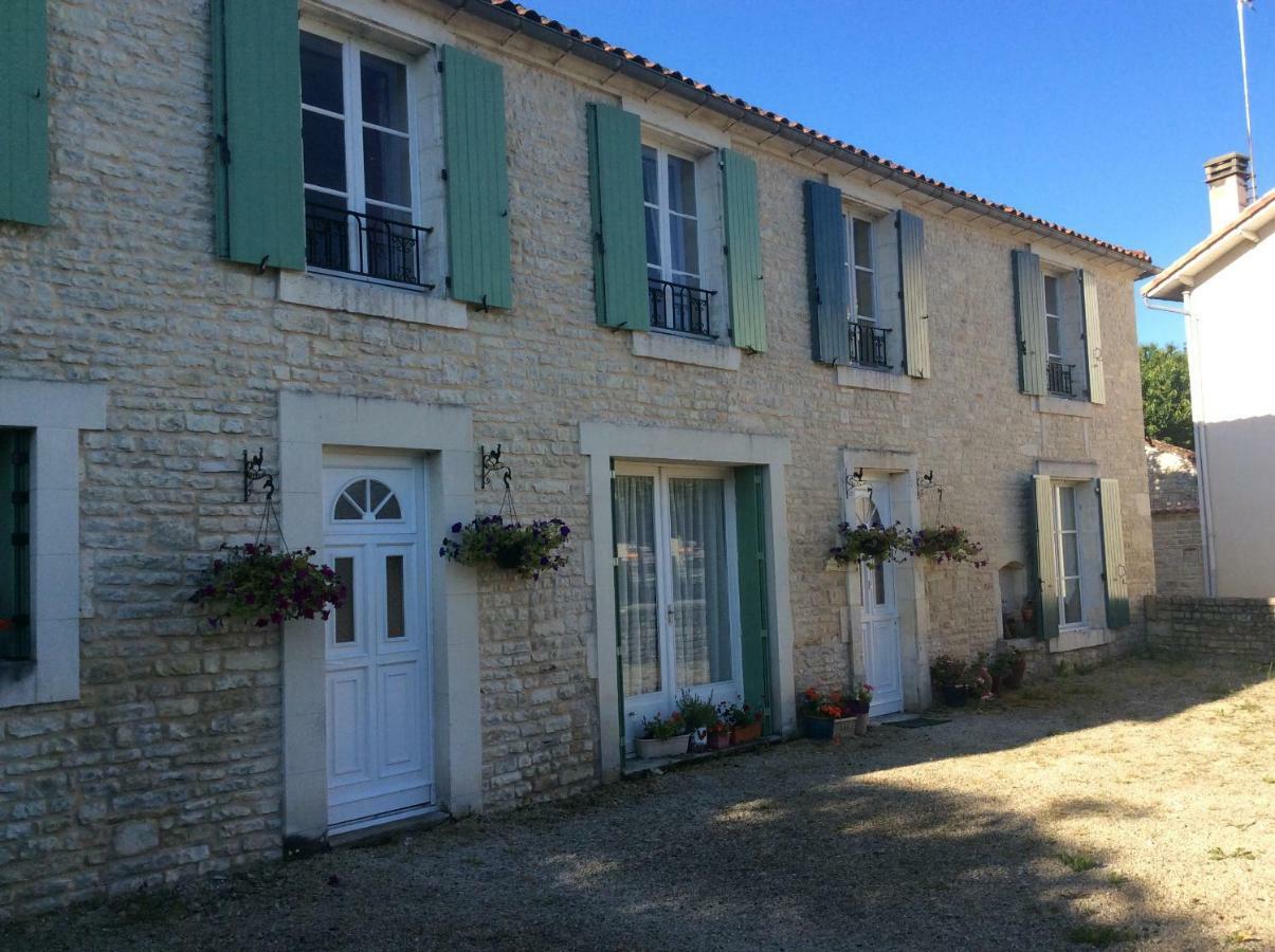 Le Petit Bijou Bed & Breakfast Saint-Fraigne Exterior photo