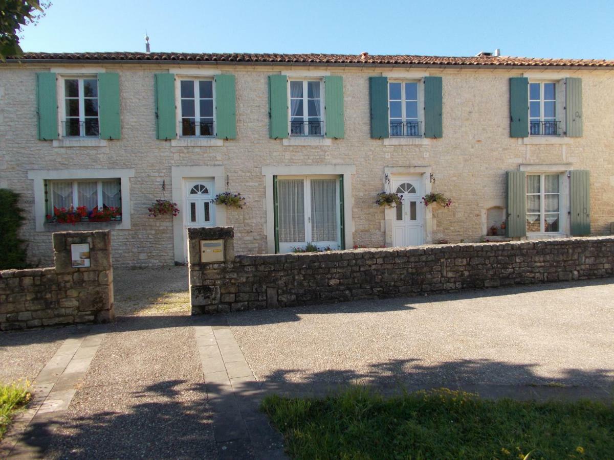 Le Petit Bijou Bed & Breakfast Saint-Fraigne Exterior photo